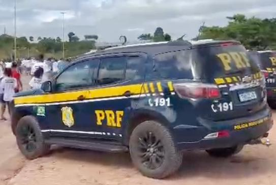 COBRANDO SOLUÇÃO - Produtores rurais fecham, mais uma vez, trecho da BR-364 em protesto contra embargos ambientais em Cujubim
